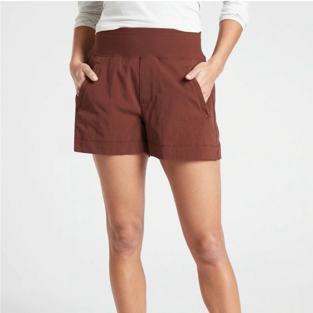 Athleta Trekkie North Shorts Zipper Pockets Burgundy Size 0 Hiking Summer